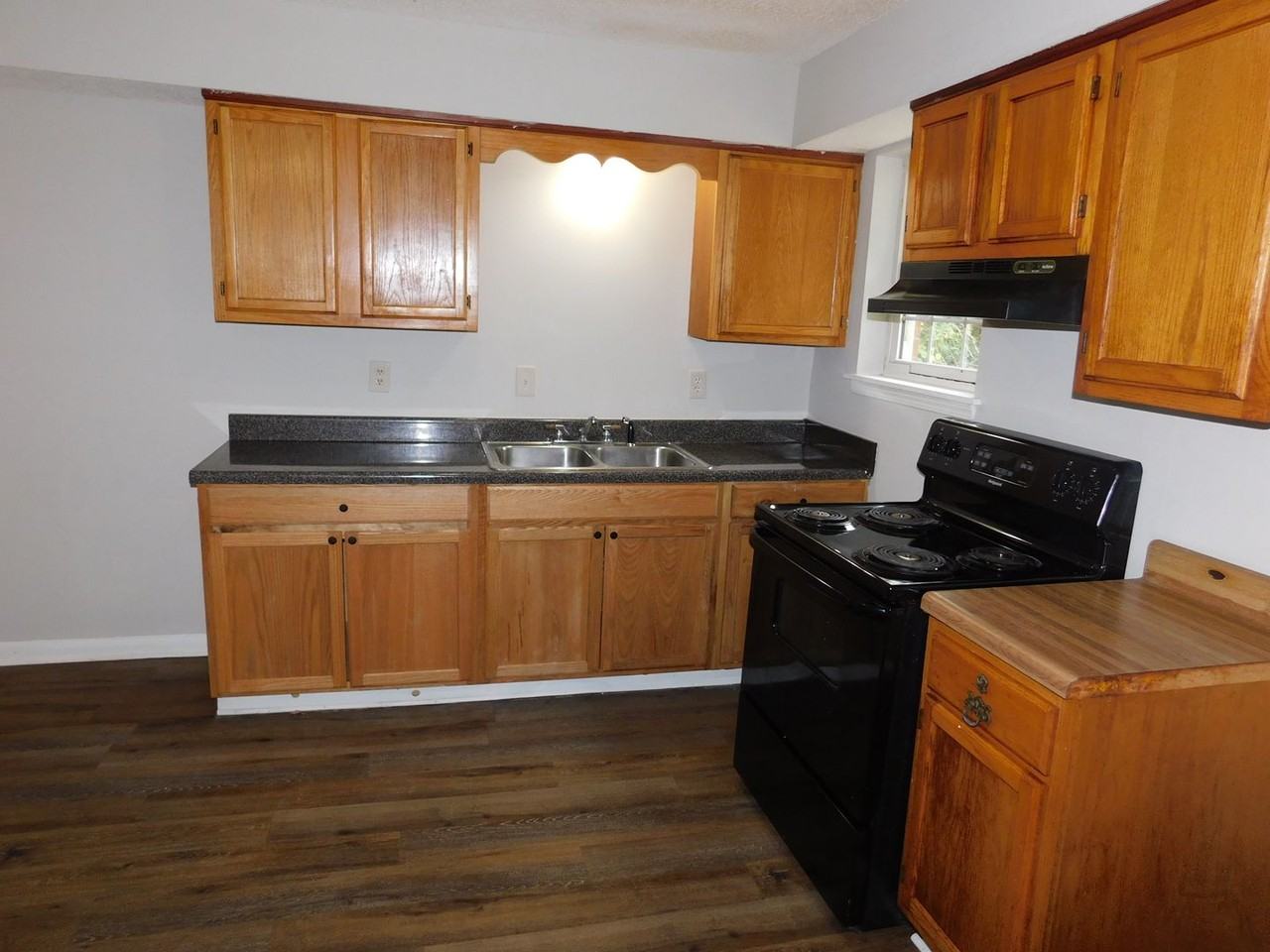 5293 Cedar Bluff Dr - Photo 3 of 16
