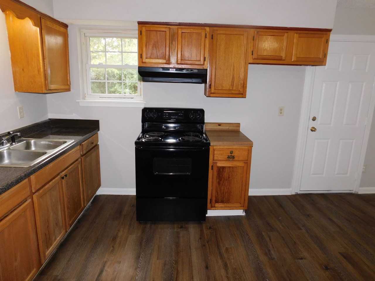 5293 Cedar Bluff Dr - Photo 4 of 16
