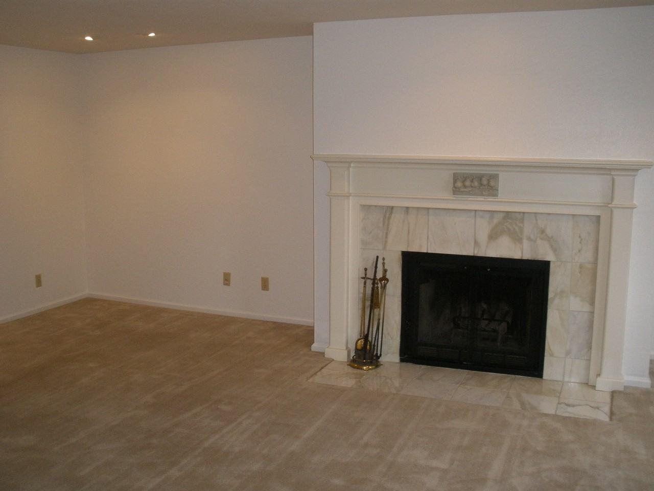 5862 Ne Park Point Dr - Photo 3 of 17