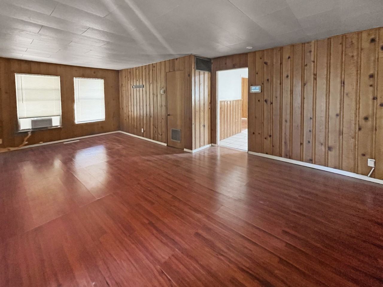 1107 W Scharbauer St - Photo 2 of 10