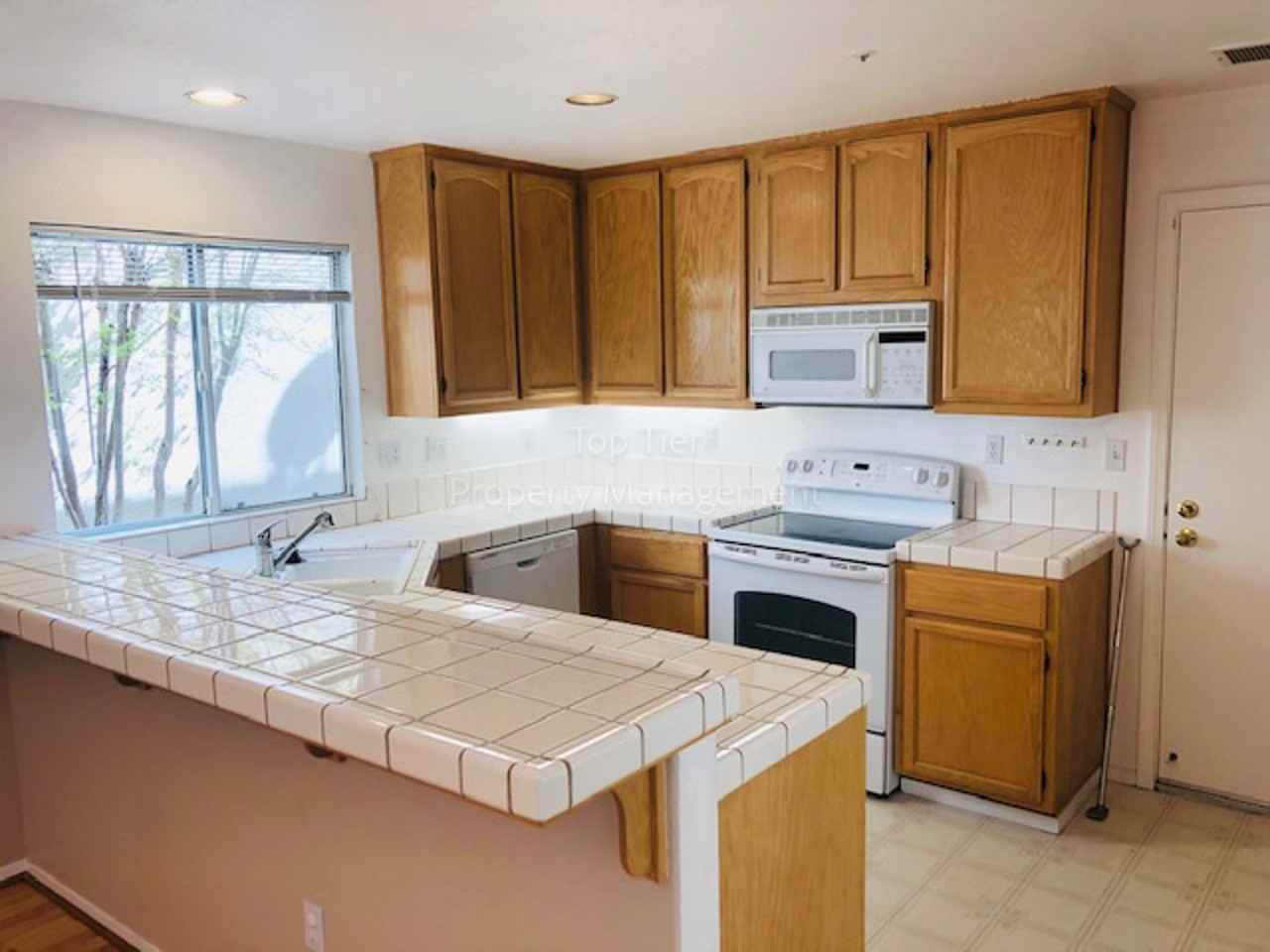 217 Ivywood Dr - Photo 2 of 18