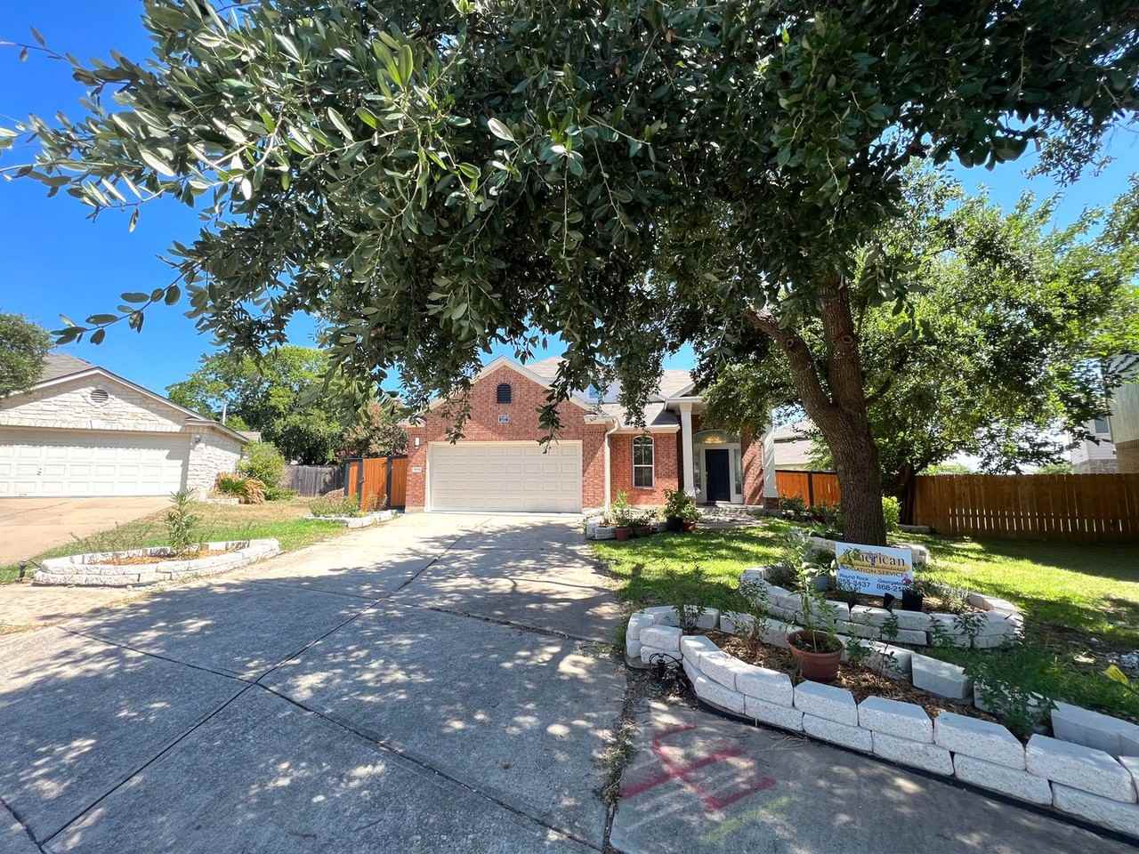 2106 Huxley Ln - Photo 2 of 36