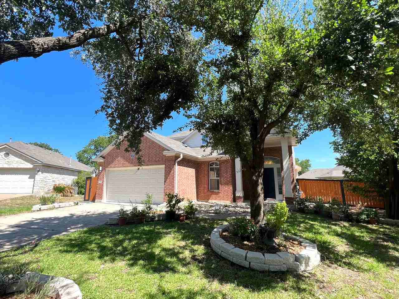 2106 Huxley Ln - Photo 3 of 36