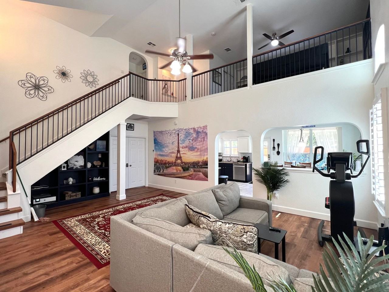 2106 Huxley Ln - Photo 5 of 36