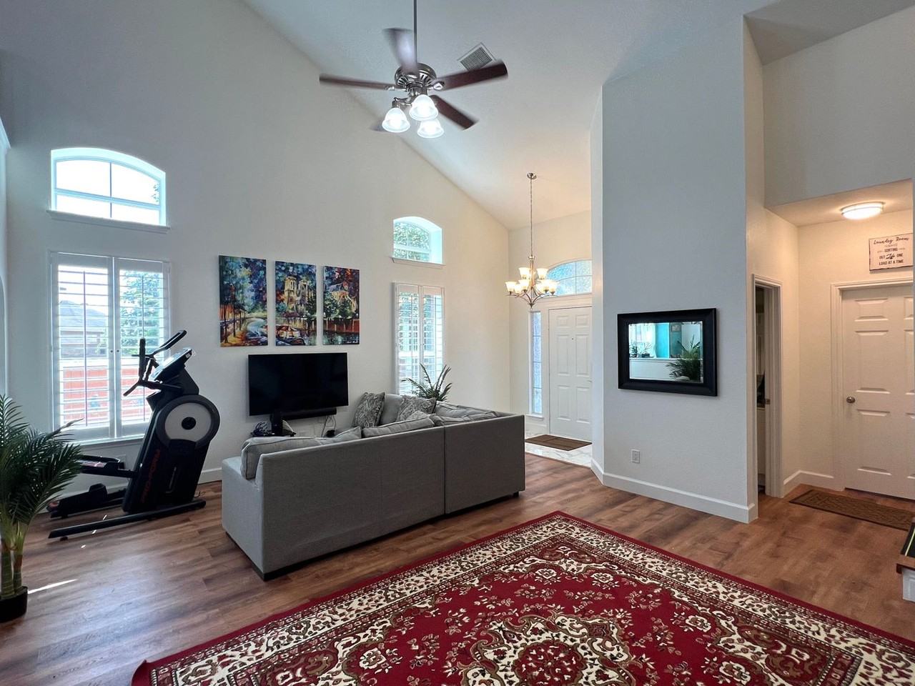 2106 Huxley Ln - Photo 6 of 36