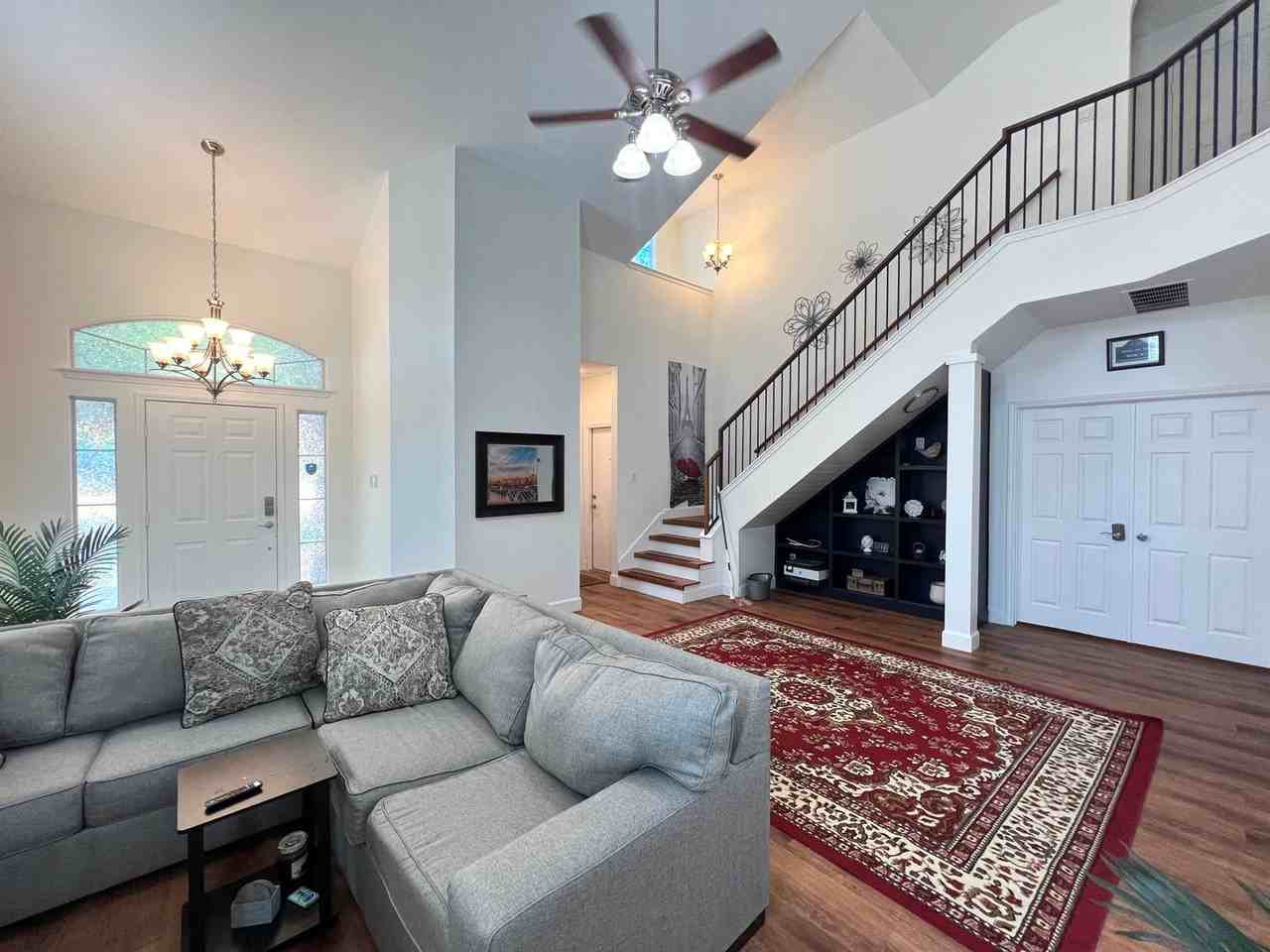 2106 Huxley Ln - Photo 7 of 36