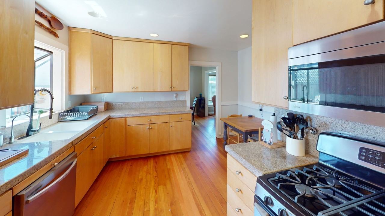 186 E St - Photo 5 of 30