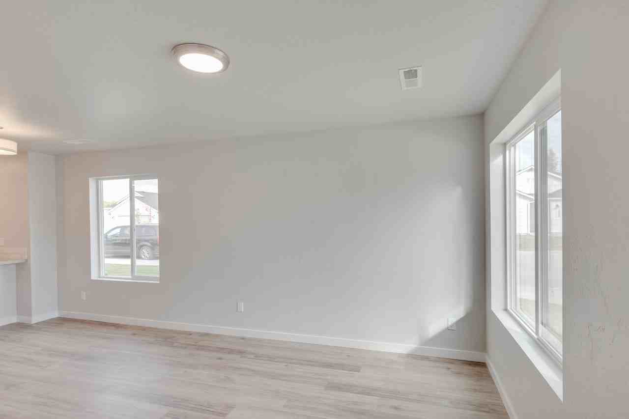 1664 S Sunseeker Ln - Photo 4 of 21