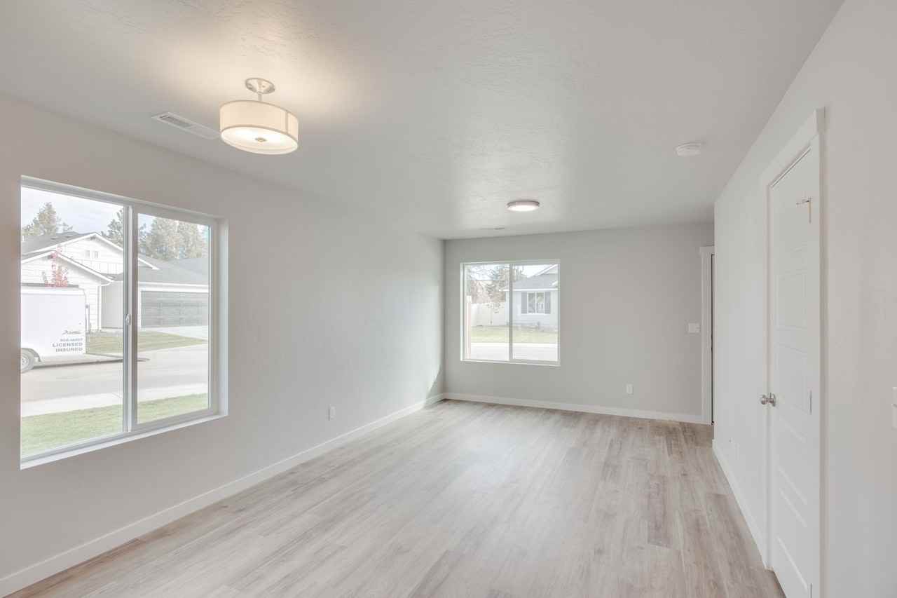 1664 S Sunseeker Ln - Photo 5 of 21