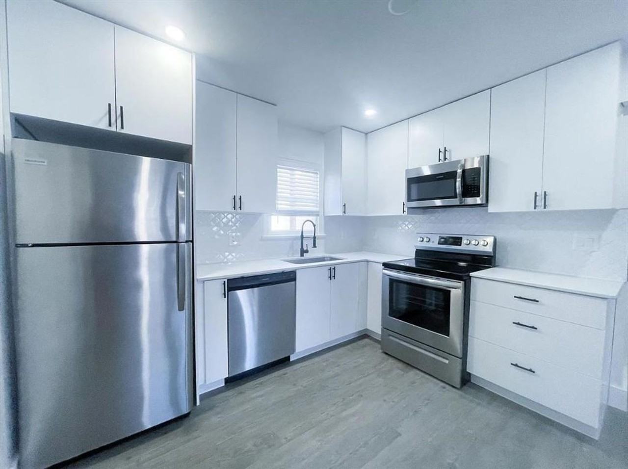 110 E 30th St - Photo 6 of 21