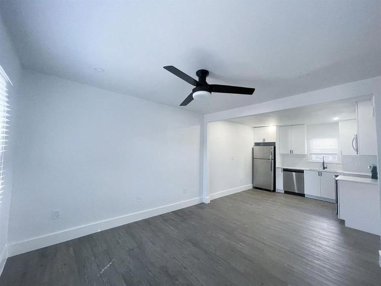 110 E 30th St - Photo 4 of 21