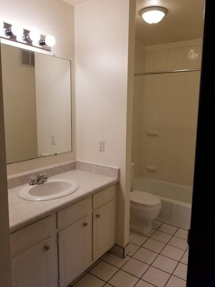 2233 Wyoming Ave - Photo 5 of 10