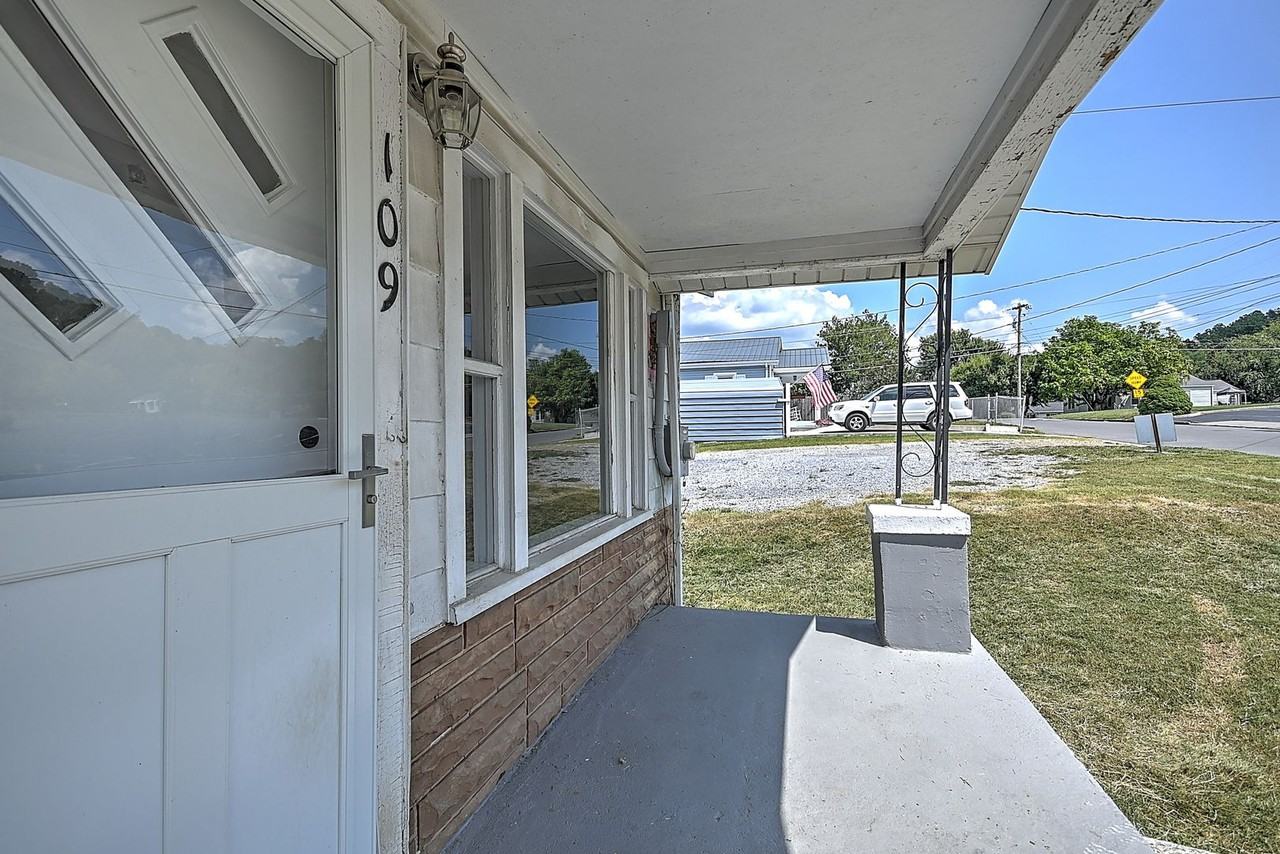 109 Bettie Street - Photo 4 of 27