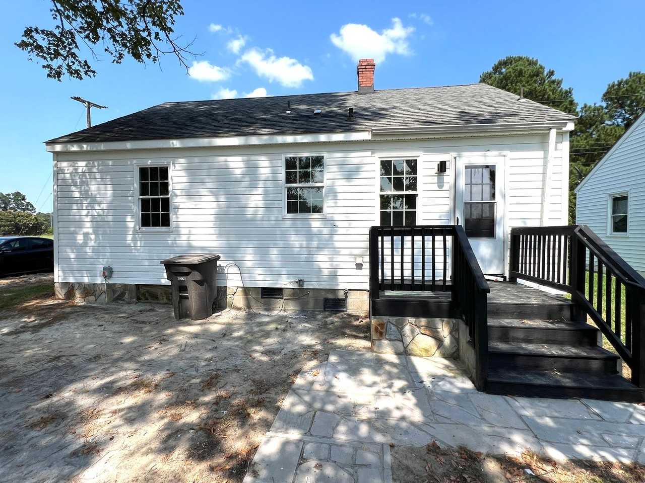 609 Washington St - Photo 2 of 9