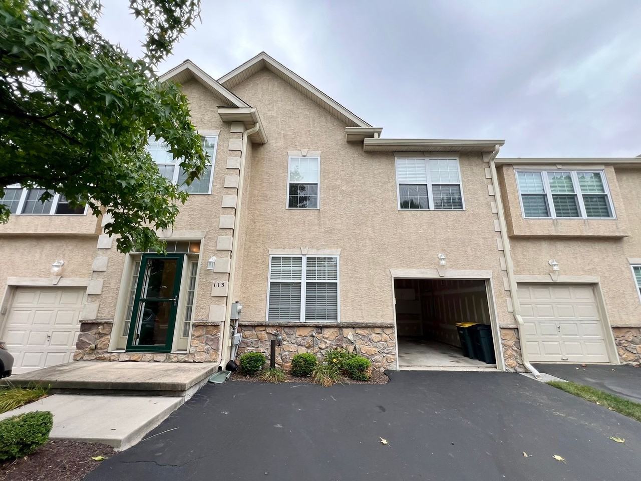 113 Hampton Green Dr - Photo 2 of 31