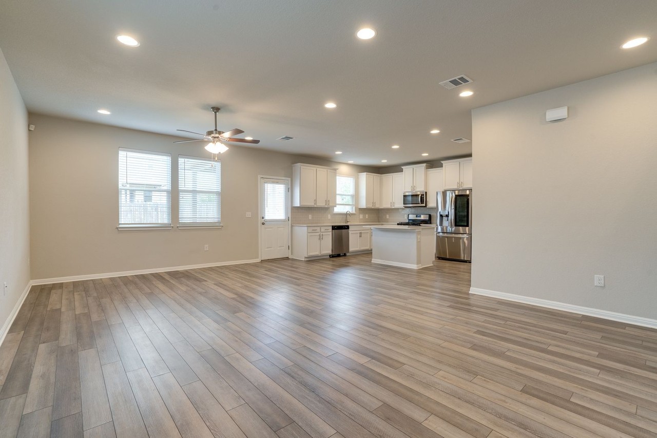 237 Hauser Dr - Photo 3 of 23