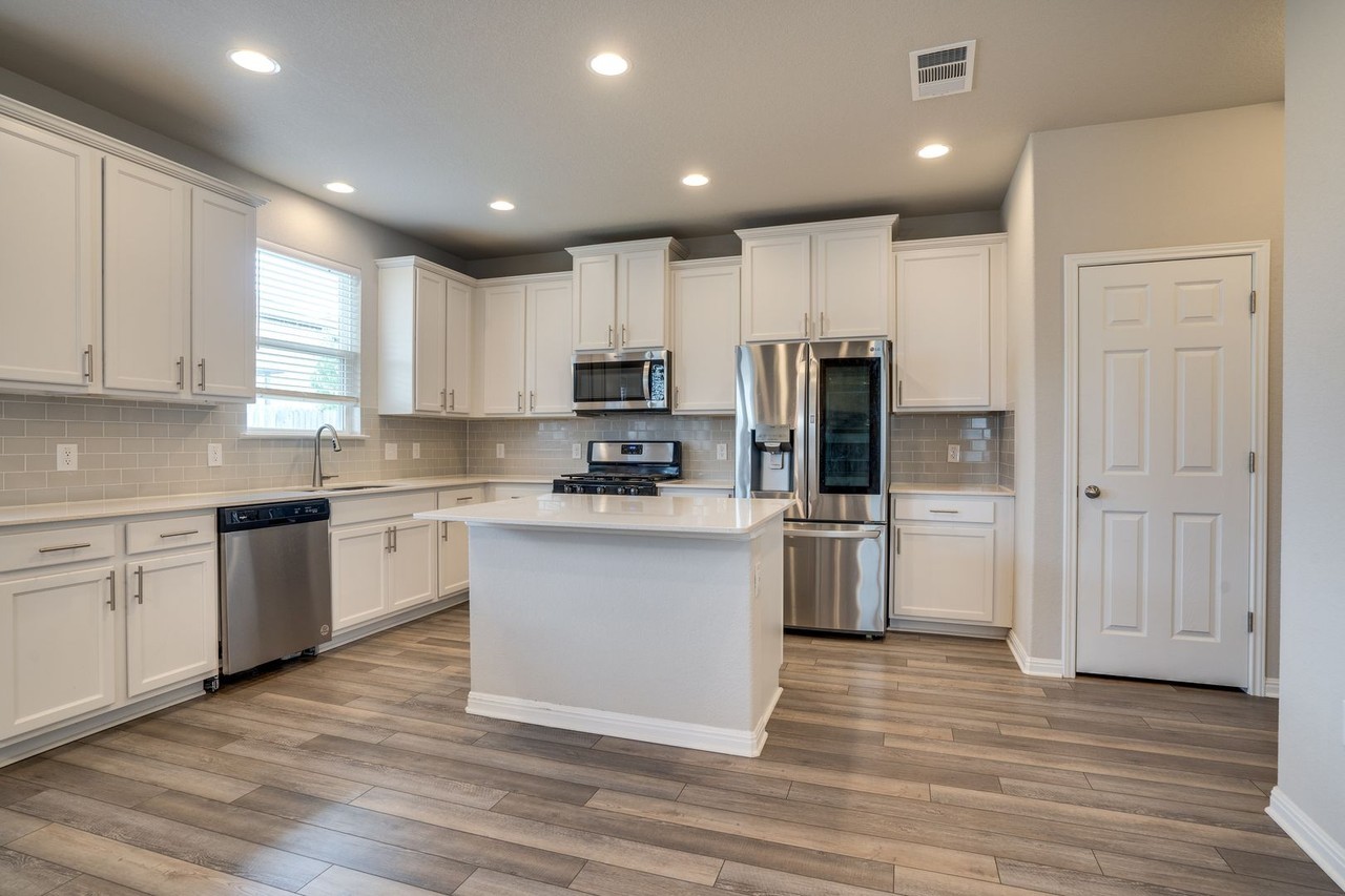 237 Hauser Dr - Photo 5 of 23