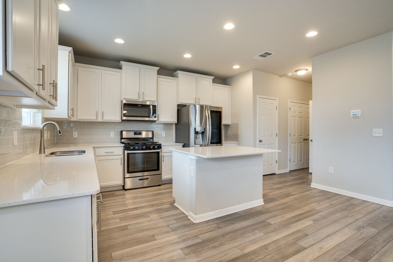 237 Hauser Dr - Photo 6 of 23
