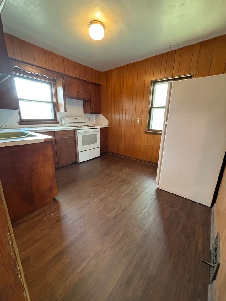 1126 Grant Ave #2 - Photo 3 of 8