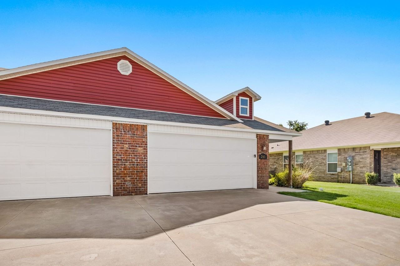265 E Anabranch Ct Duplex - Photo 3 of 27