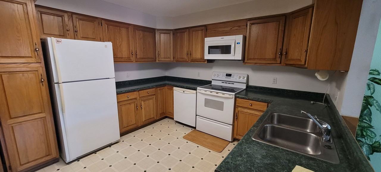 2915 Irvine Ave Nw - Photo 2 of 15