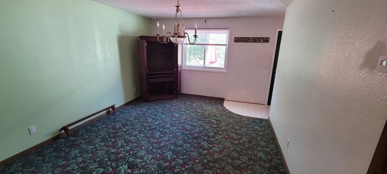 2915 Irvine Ave Nw - Photo 3 of 15