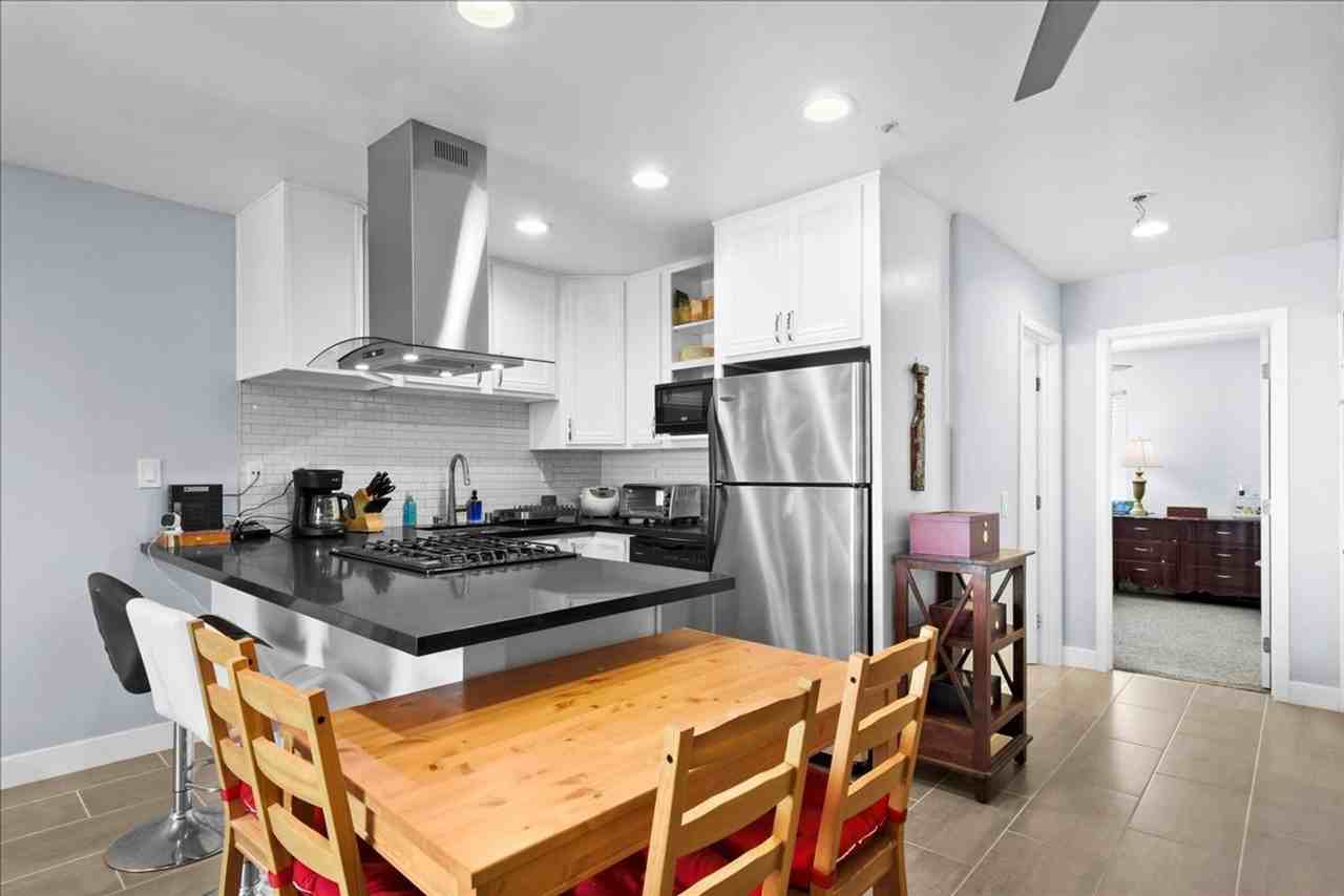 631 7th St #9 - Photo 4 of 14