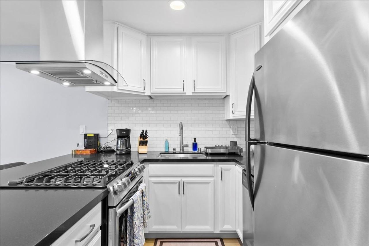 631 7th St #9 - Photo 6 of 14