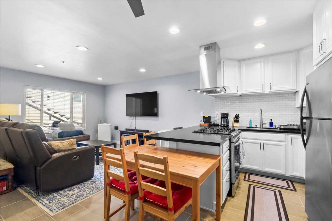 631 7th St #9 - Photo 5 of 14
