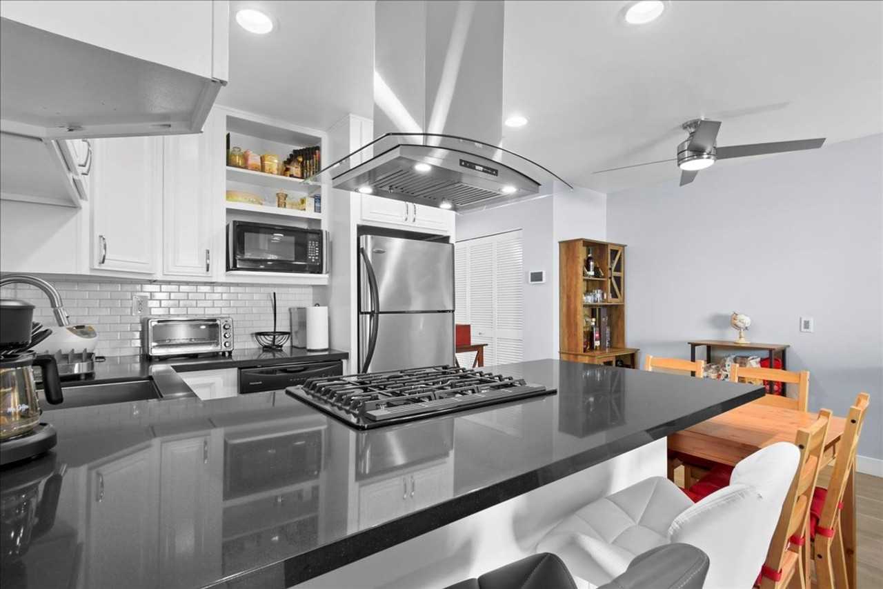 631 7th St #9 - Photo 7 of 14