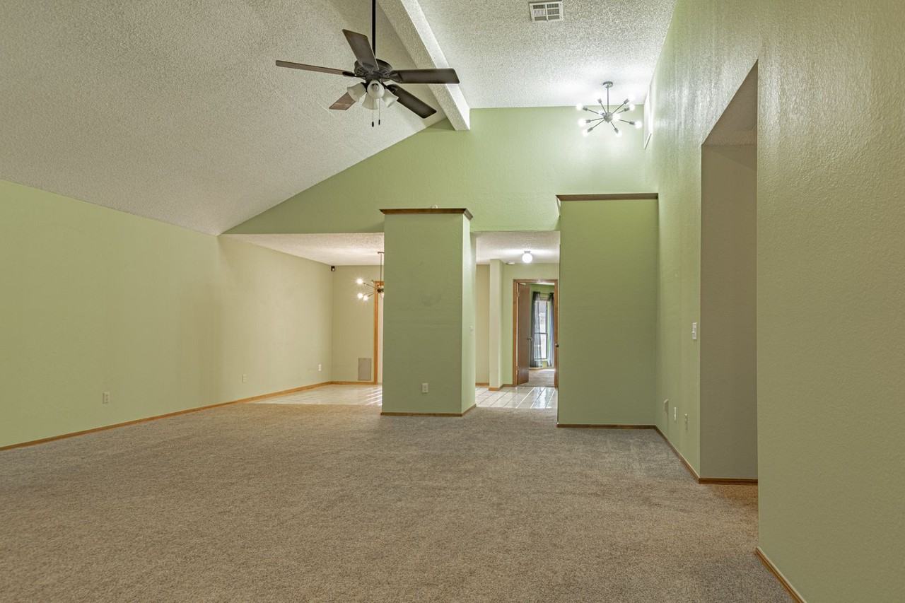 1018 Nw 166th Ter - Photo 4 of 23