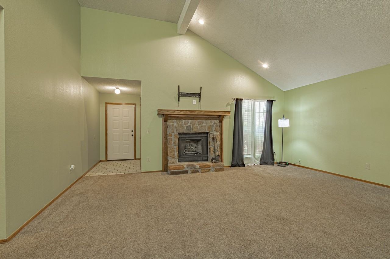 1018 Nw 166th Ter - Photo 5 of 23