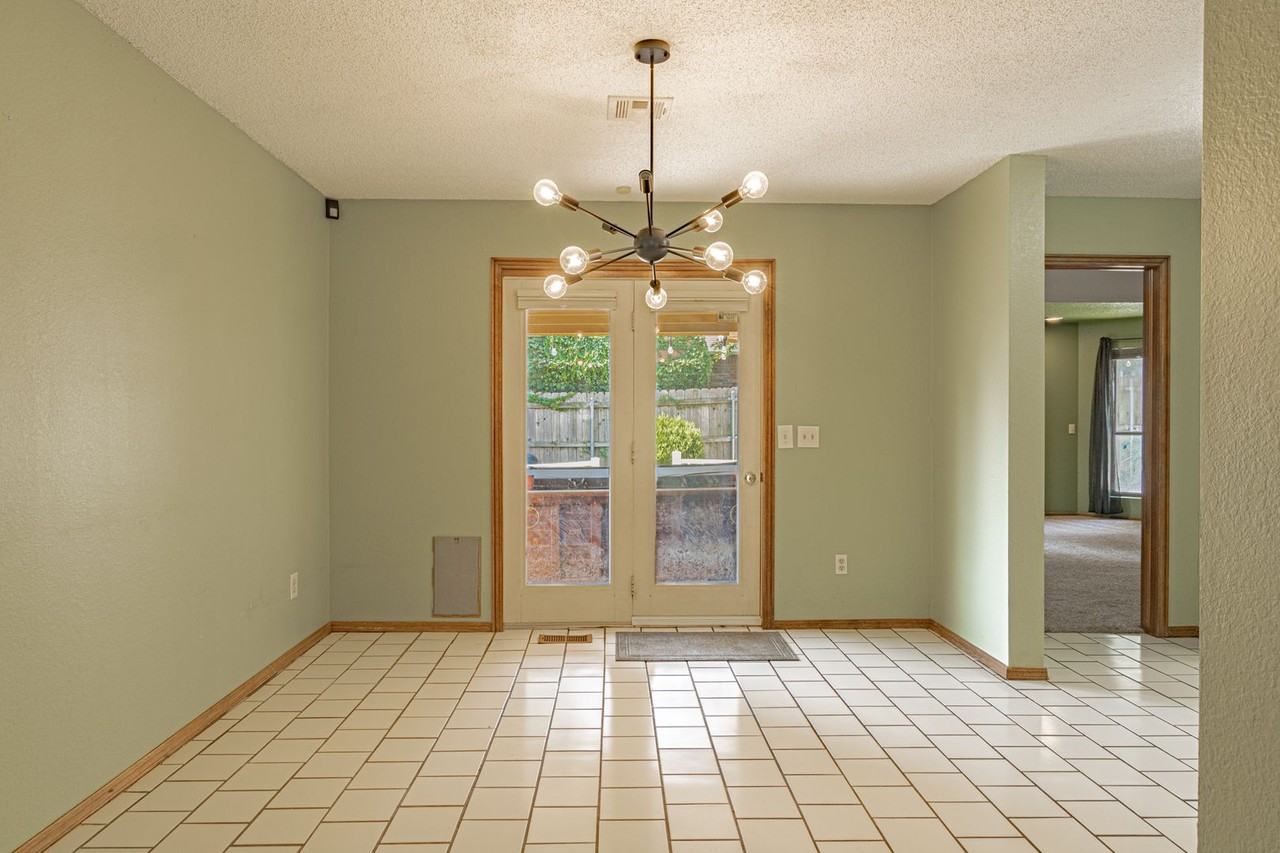 1018 Nw 166th Ter - Photo 6 of 23