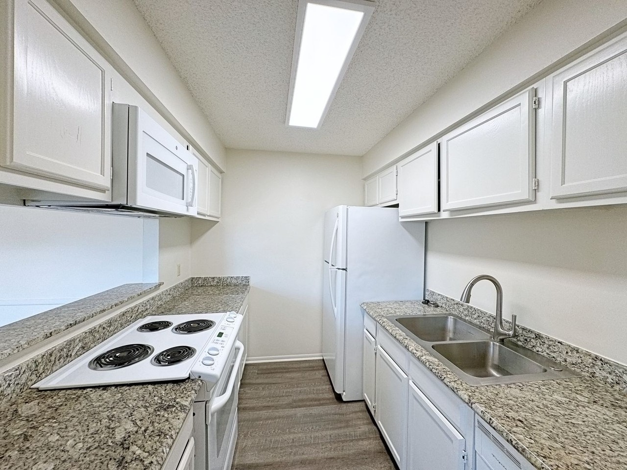 5121 Everett Ln - Photo 2 of 18