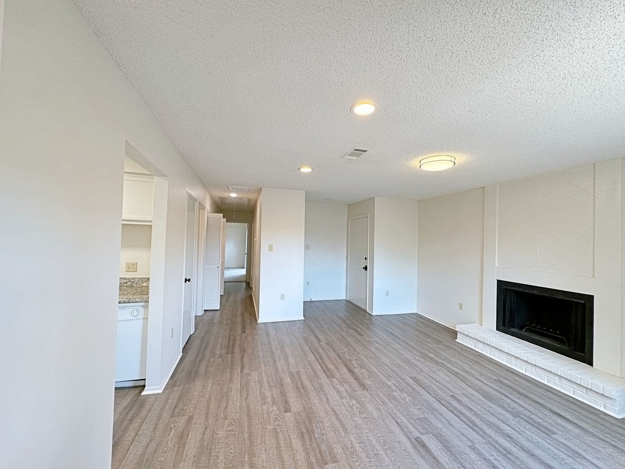 5121 Everett Ln - Photo 5 of 18