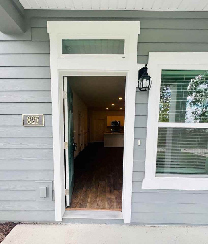 827 Rivertree Pl - Photo 3 of 50