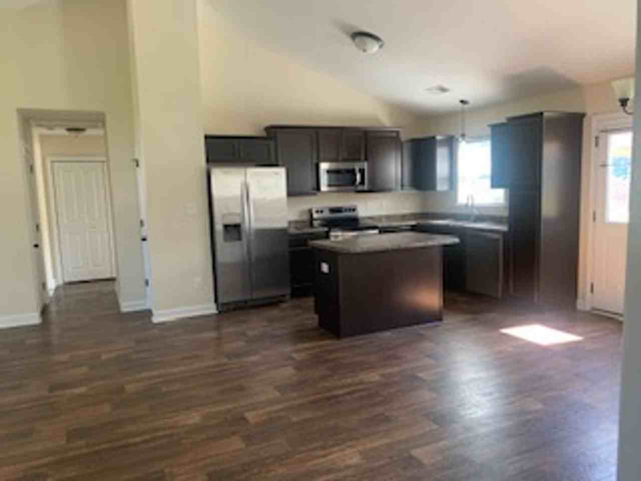 200 200 Leeward Landing Ct - Photo 5 of 27