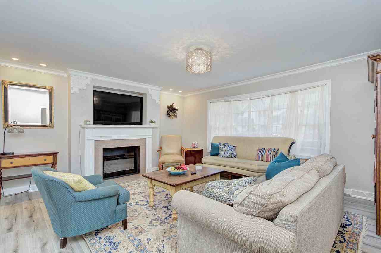 629 Grandin Rd - Photo 5 of 31