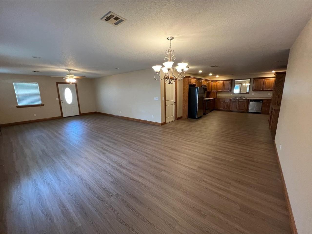 912 Briarview - Photo 3 of 20