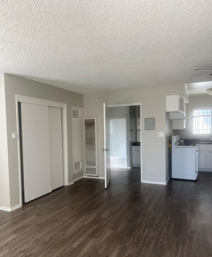 4422 W 172nd St - Photo 2 of 6