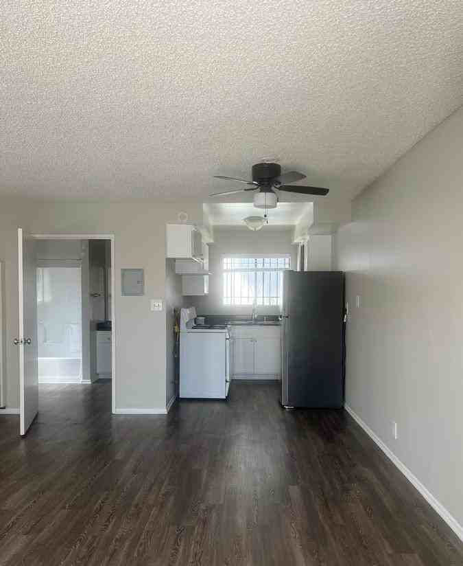 4422 W 172nd St - Photo 3 of 6