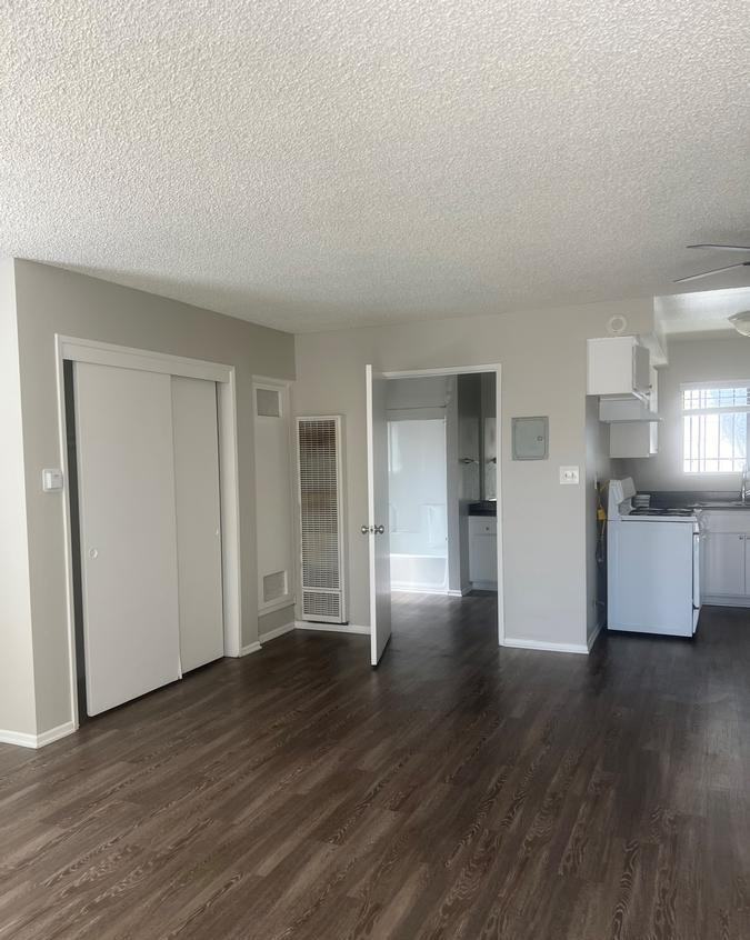 4422 W 172nd St - Photo 4 of 6