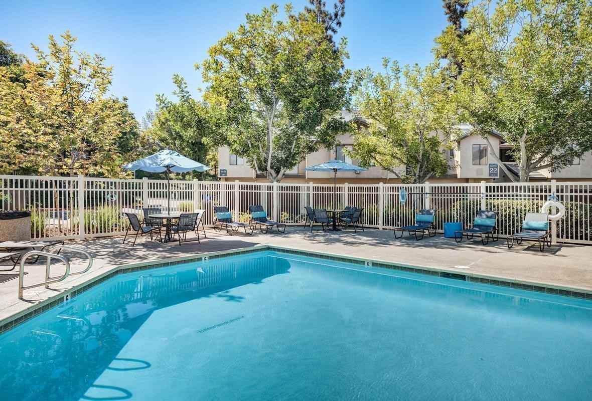 27444 Camden - Photo 2 of 18