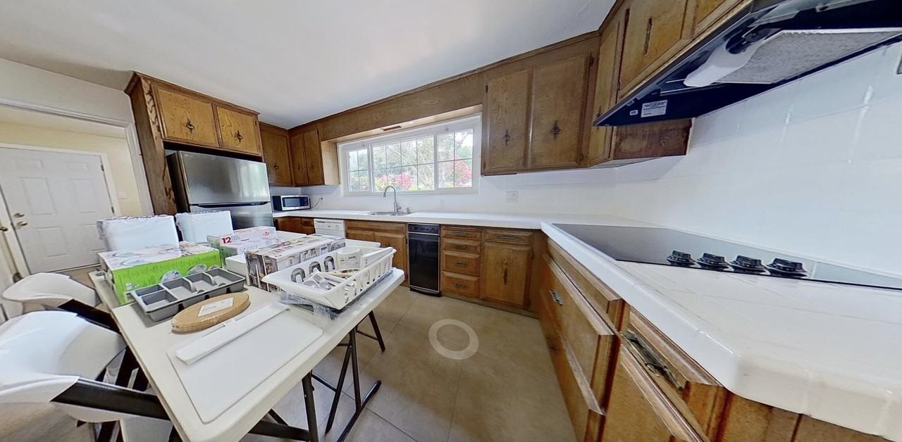 Spacious Hayward home with bright interiors and ideal location - Photo 5 of 17