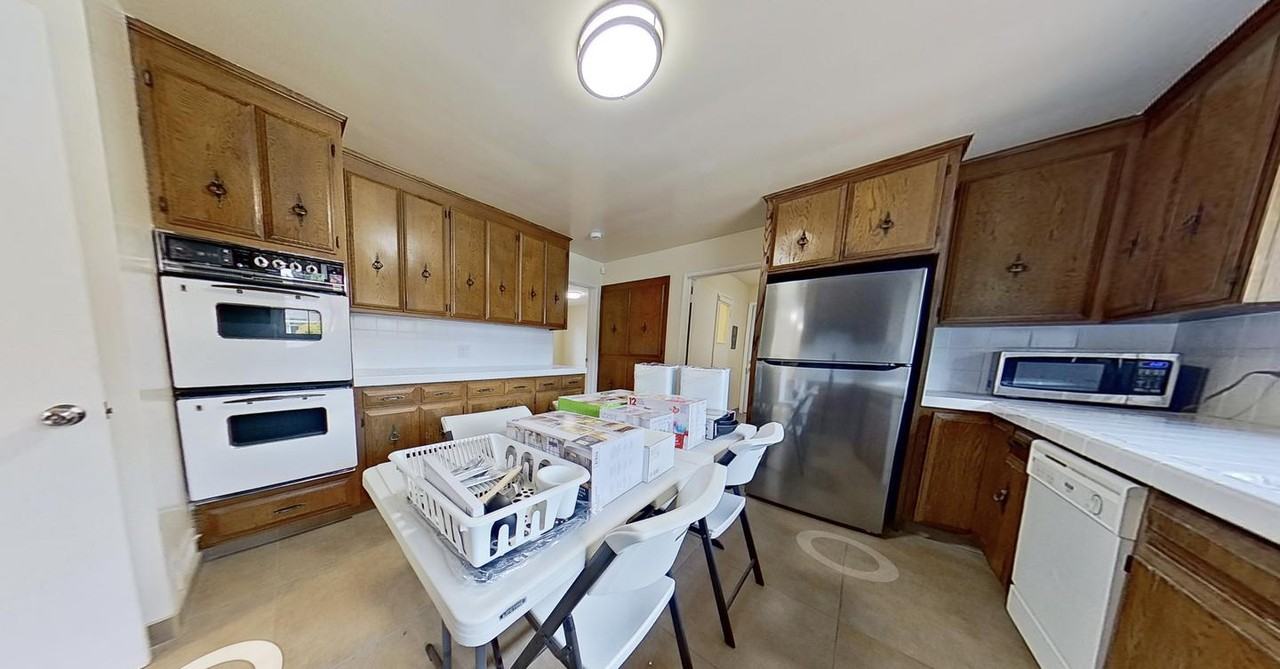 Spacious Hayward home with bright interiors and ideal location - Photo 6 of 17