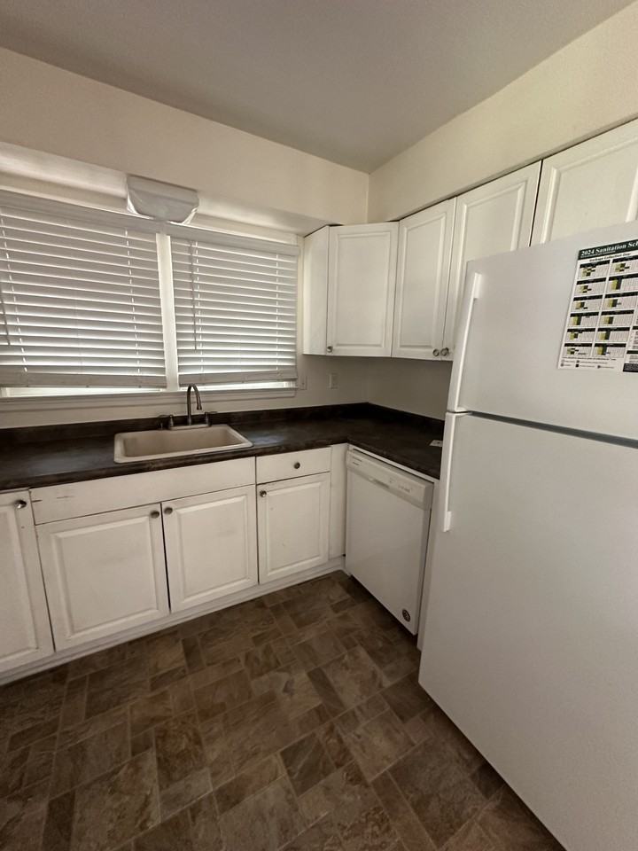 519 Barberry Dr - Photo 2 of 22