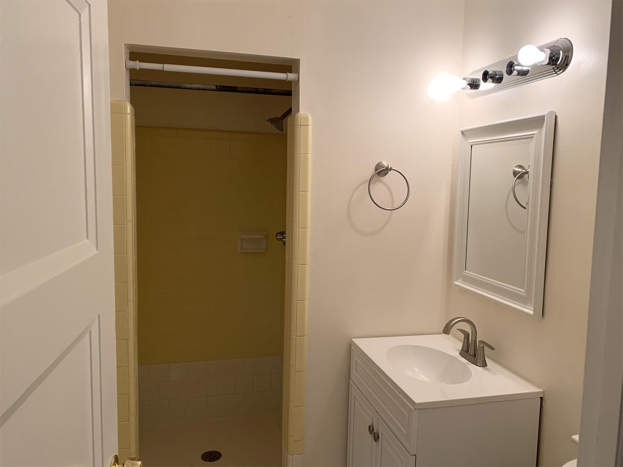 519 Barberry Dr - Photo 3 of 22