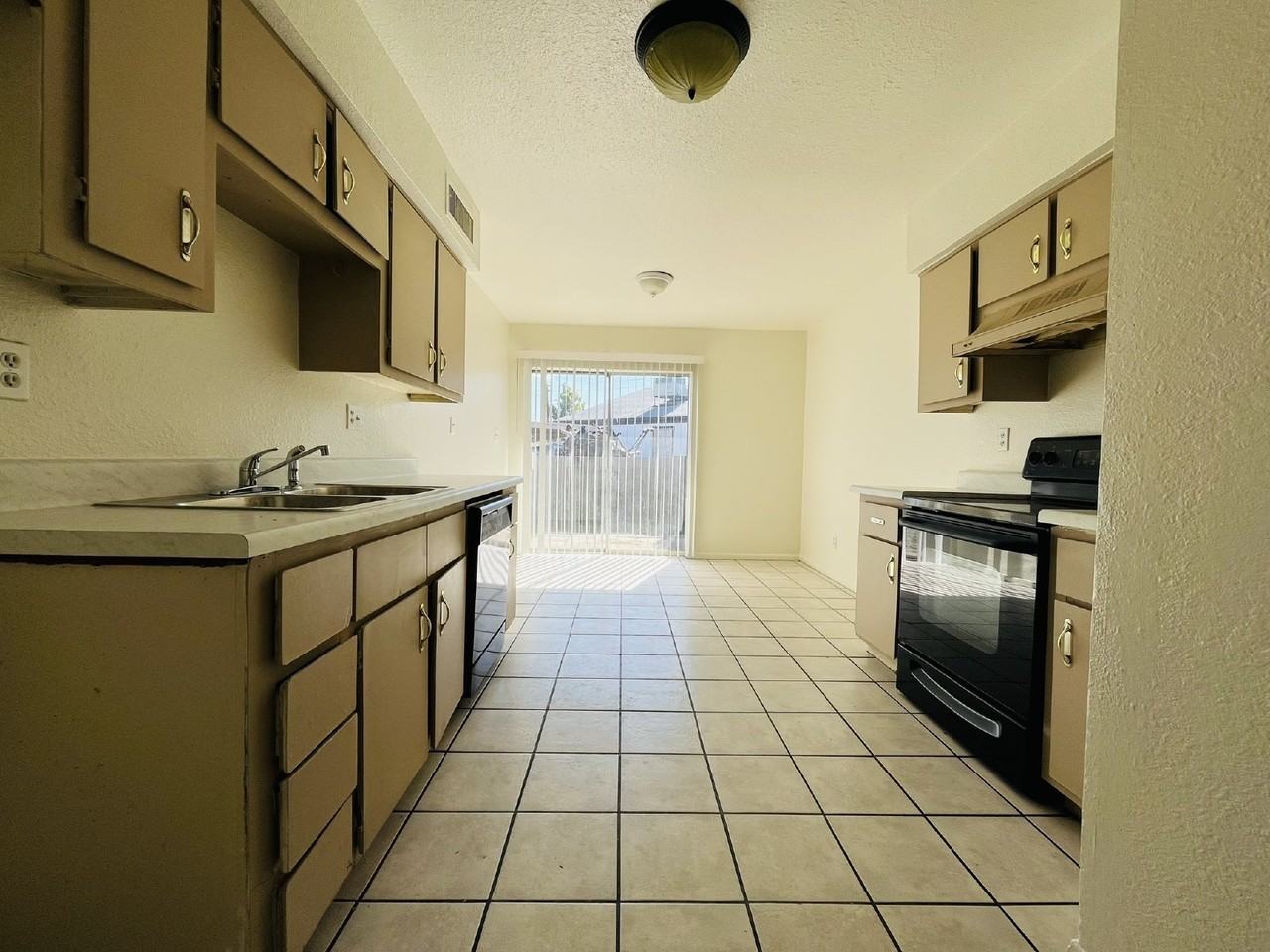 3807 N 23rd Dr - Photo 3 of 10