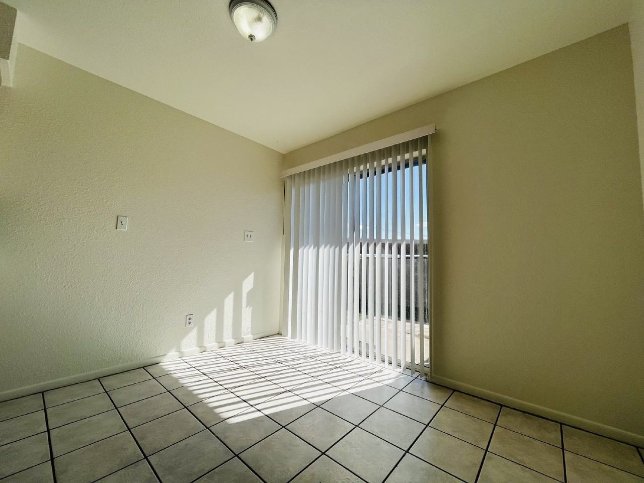 3807 N 23rd Dr - Photo 4 of 10