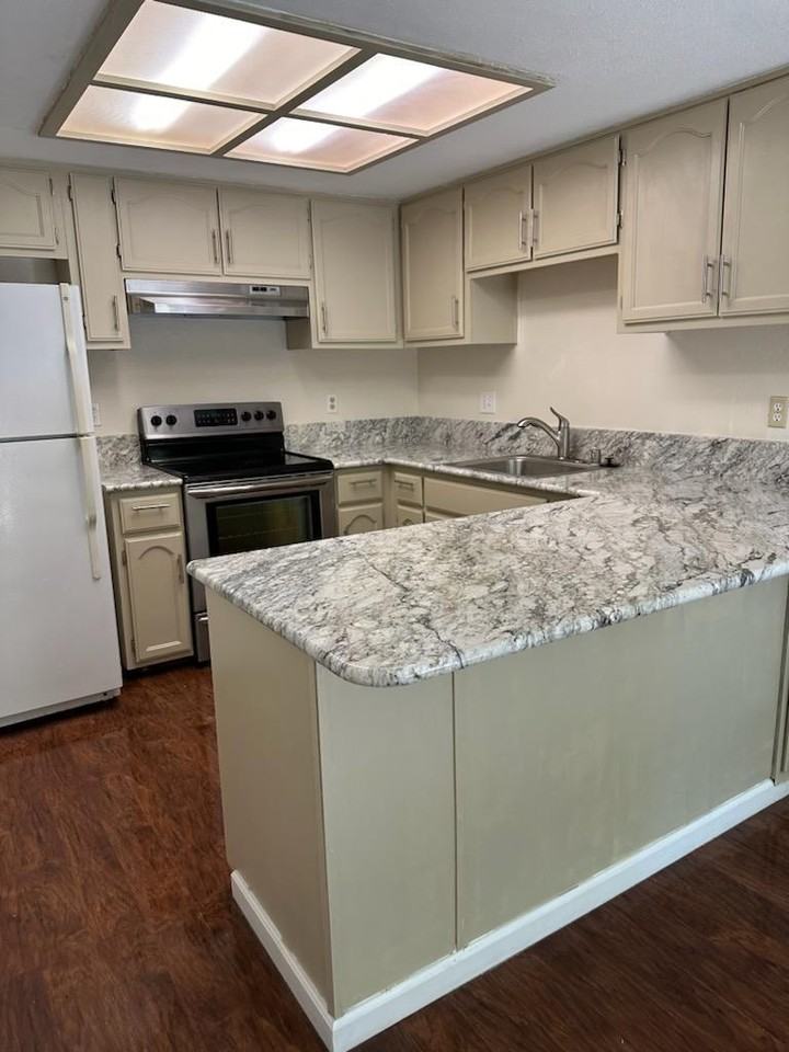 2587 Lagoon Ln - Photo 2 of 15